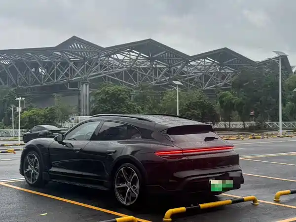 Porsche Taycan 2023