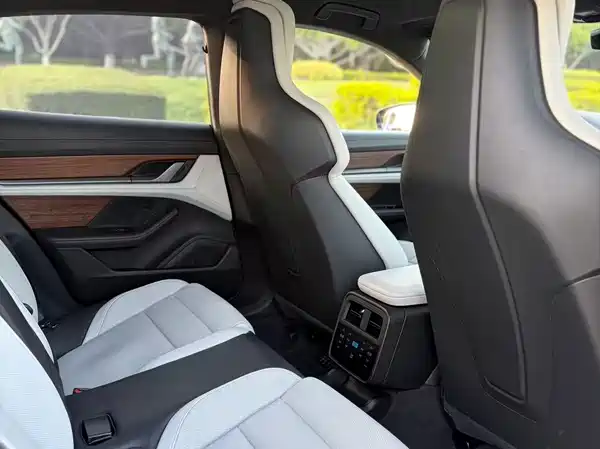 Porsche Taycan 2023