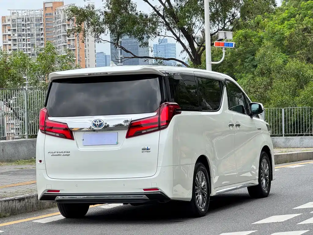 Toyota Alphard 2022 — фото 3