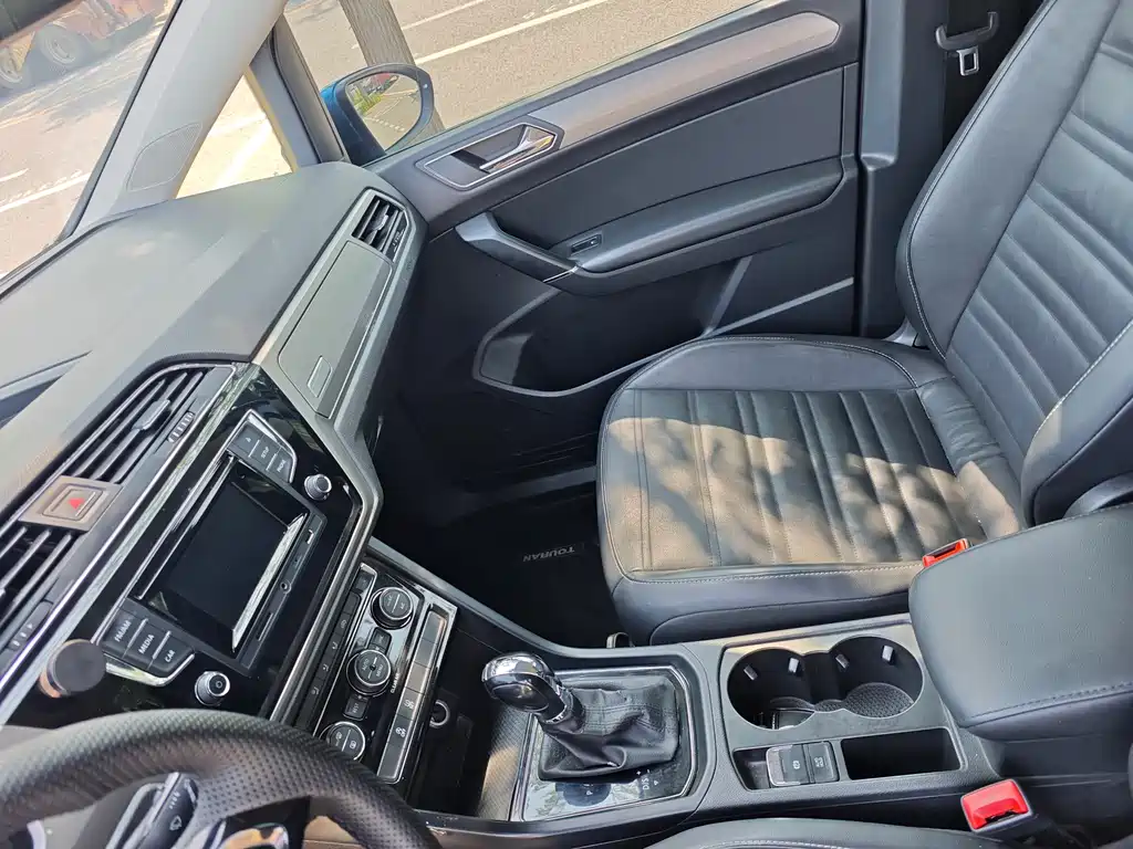Volkswagen Touran 2017 — фото 19