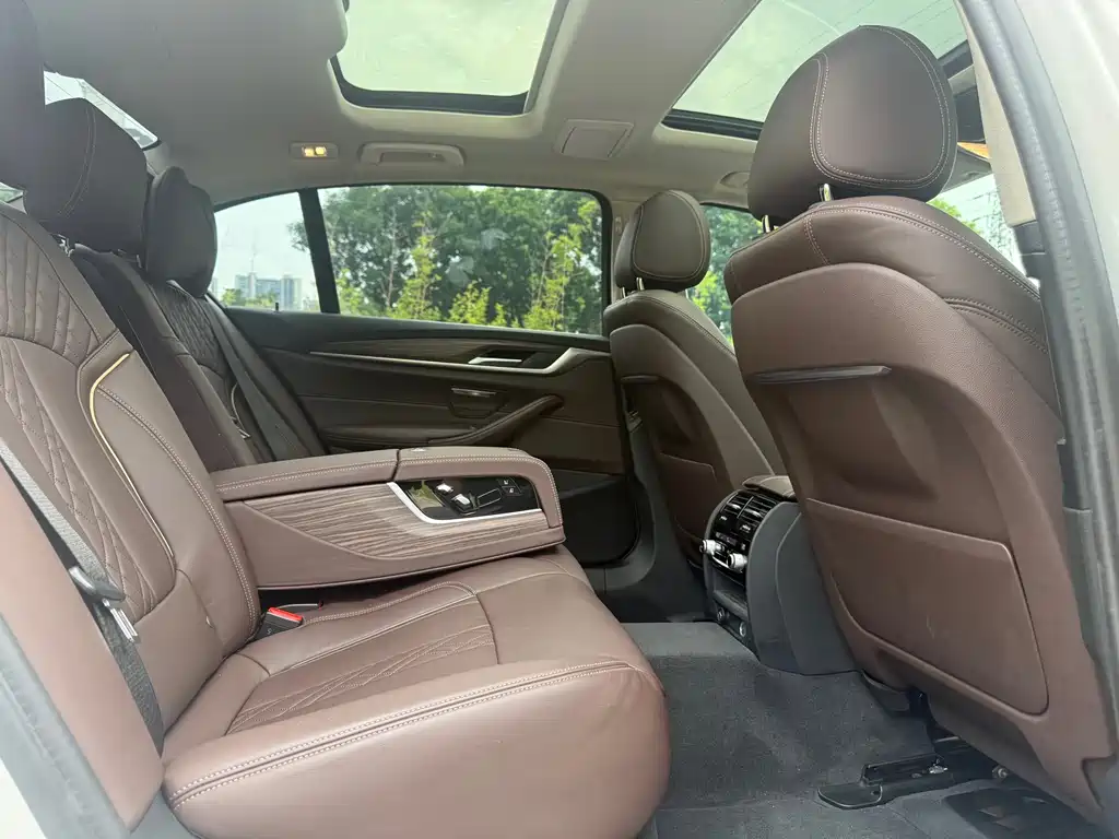 BMW 5 Series New Energy 2019 — фото 21