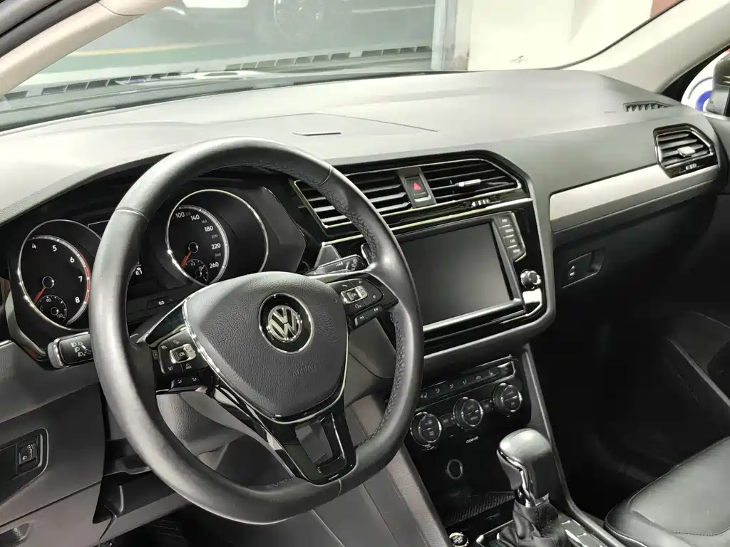 Volkswagen Tiguan L 2018 — фото 9