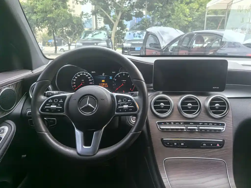 Mercedes-Benz GLC 2020 — фото 19