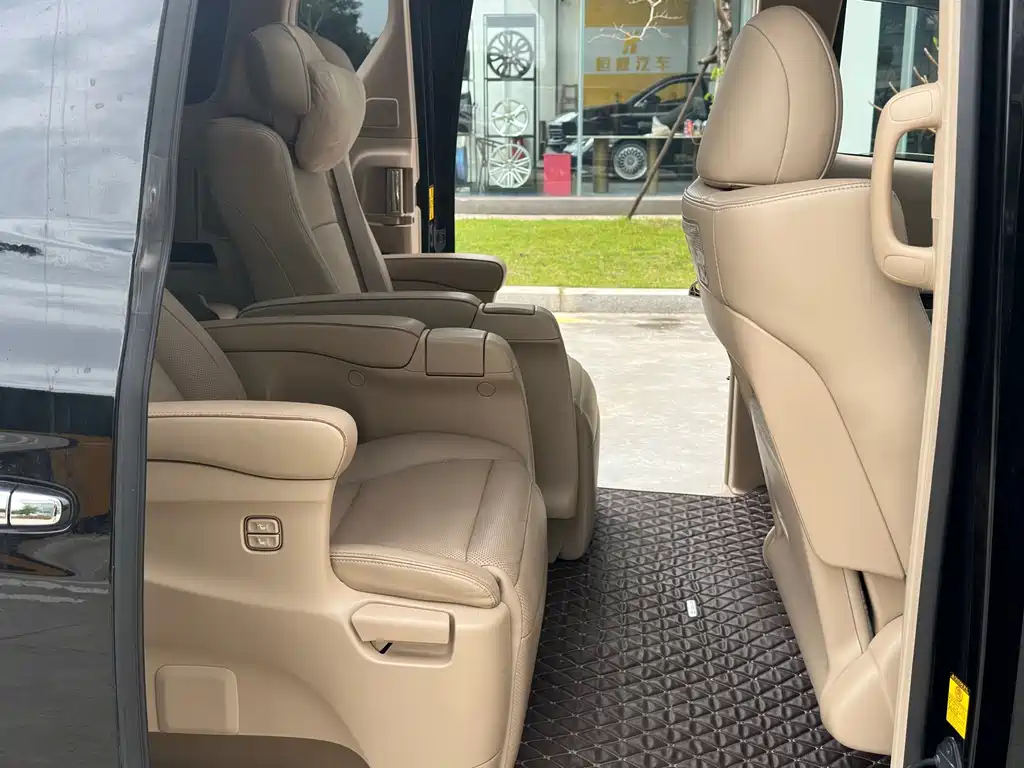 Toyota Alphard 2014 — фото 9