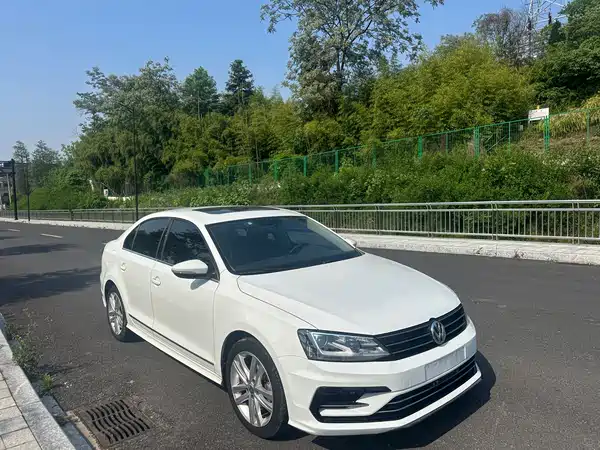 Volkswagen Sagitar 2018