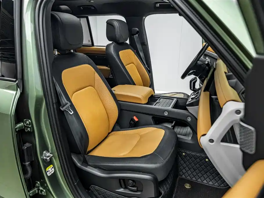 Land Rover Defender 2023 — фото 21