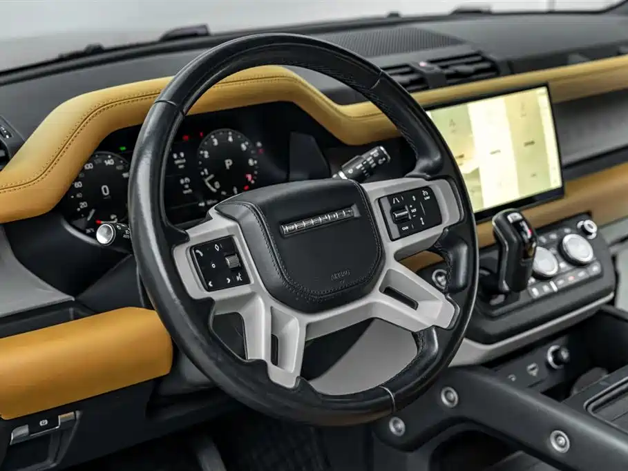 Land Rover Defender 2023 — фото 17