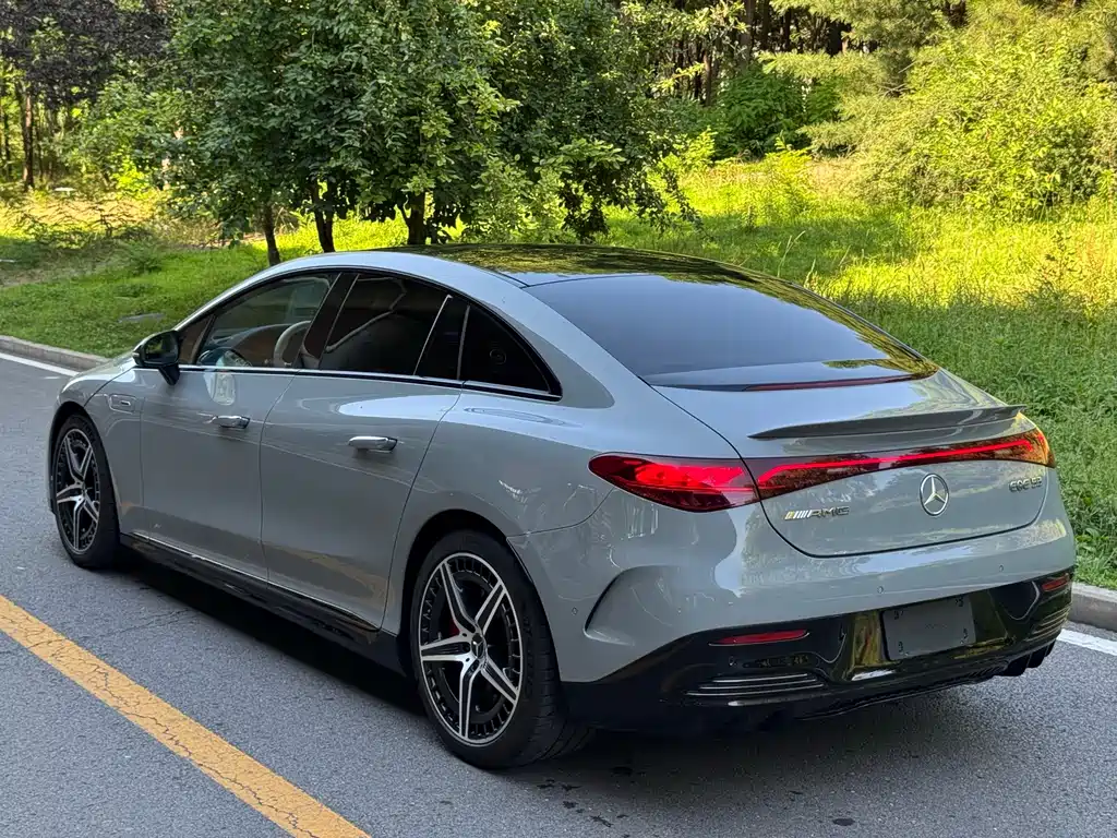 Mercedes-Benz EQE AMG 2023 — фото 6