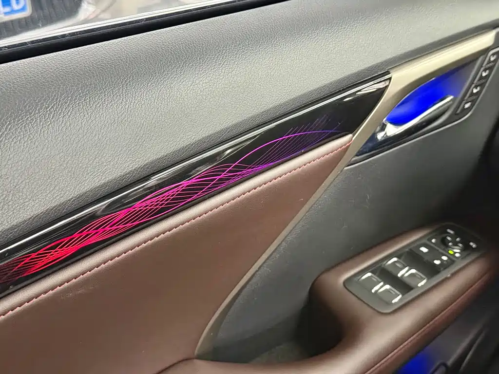 Lexus RX 2020 — фото 15