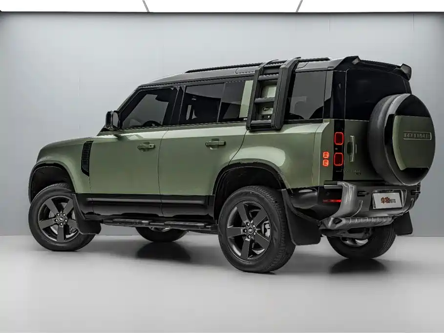 Land Rover Defender 2023 — фото 5