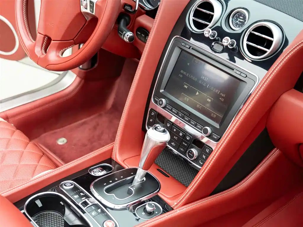 Bentley Continental 2019 — фото 13