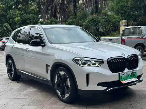 BMW iX3 2021