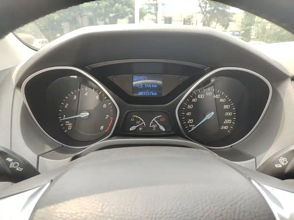 Ford Focus 2015 — фото 12