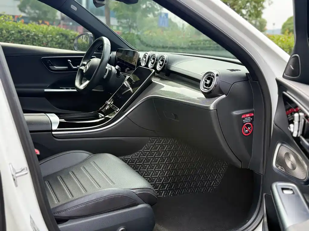 Mercedes-Benz C-Class 2023 — фото 12