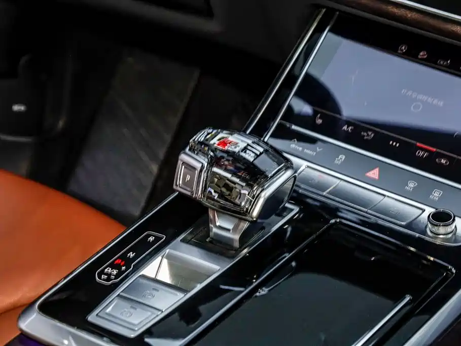 Audi Q7 2020 — фото 18