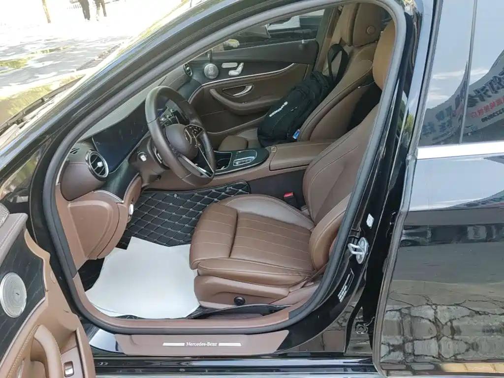Mercedes-Benz E-Class 2023 — фото 15