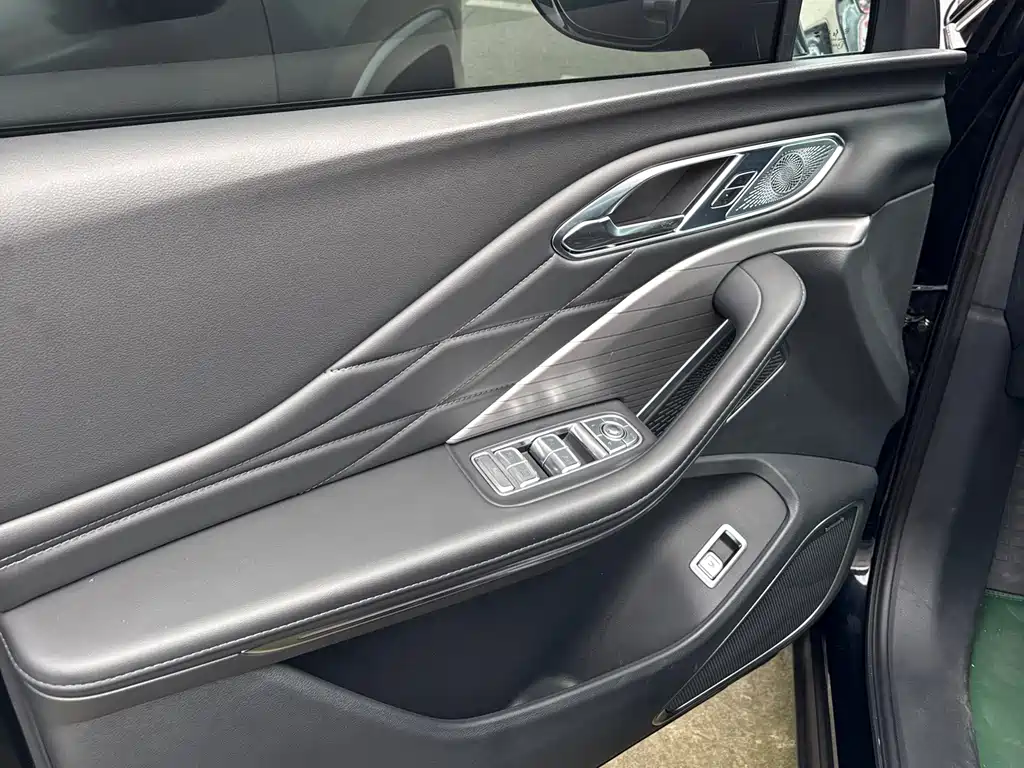 Hongqi HS7 PHEV 2025