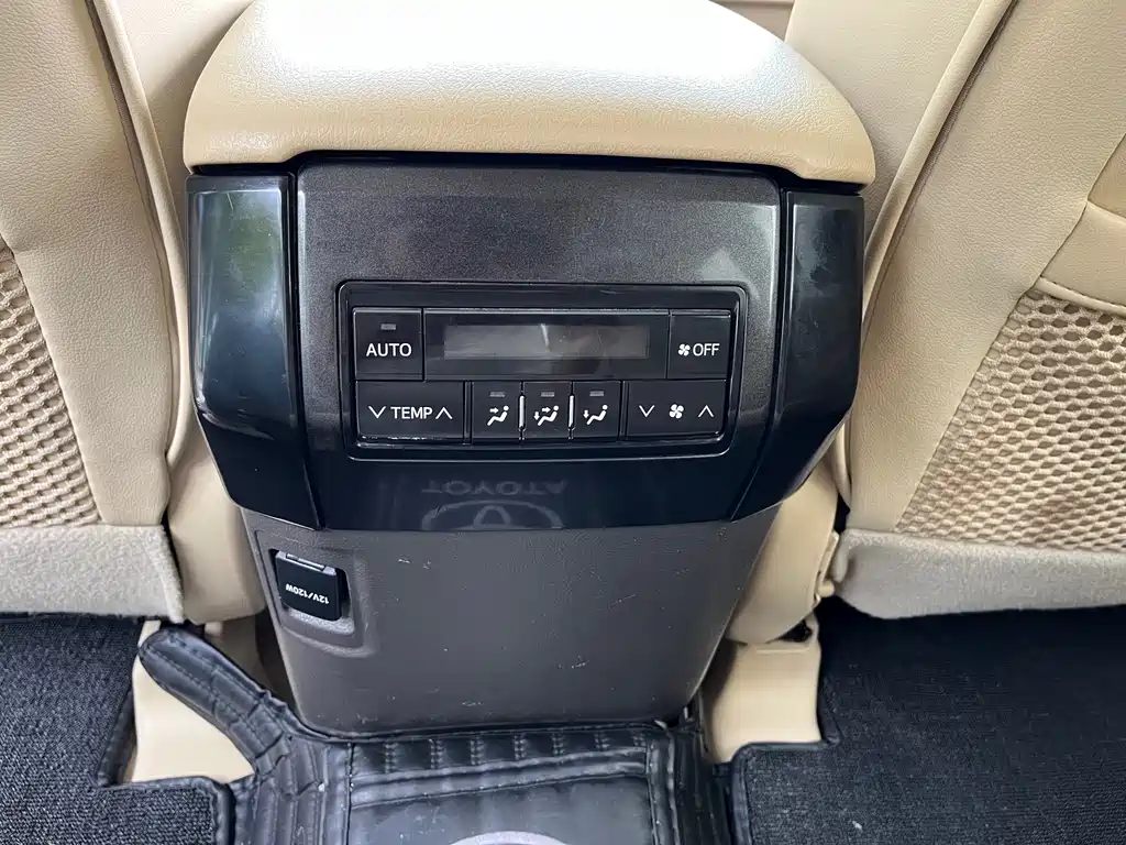 Toyota Prado 2016 — фото 13