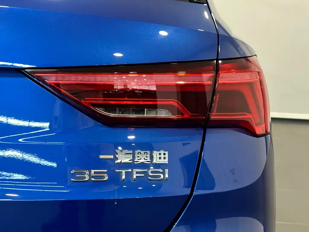 Audi Q3 2020 — фото 16