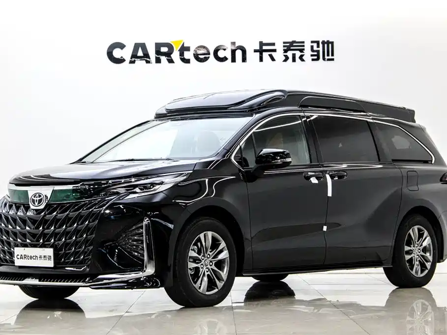 Toyota Sienna — фото 1