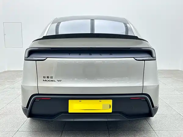 Tesla Model Y L 2025