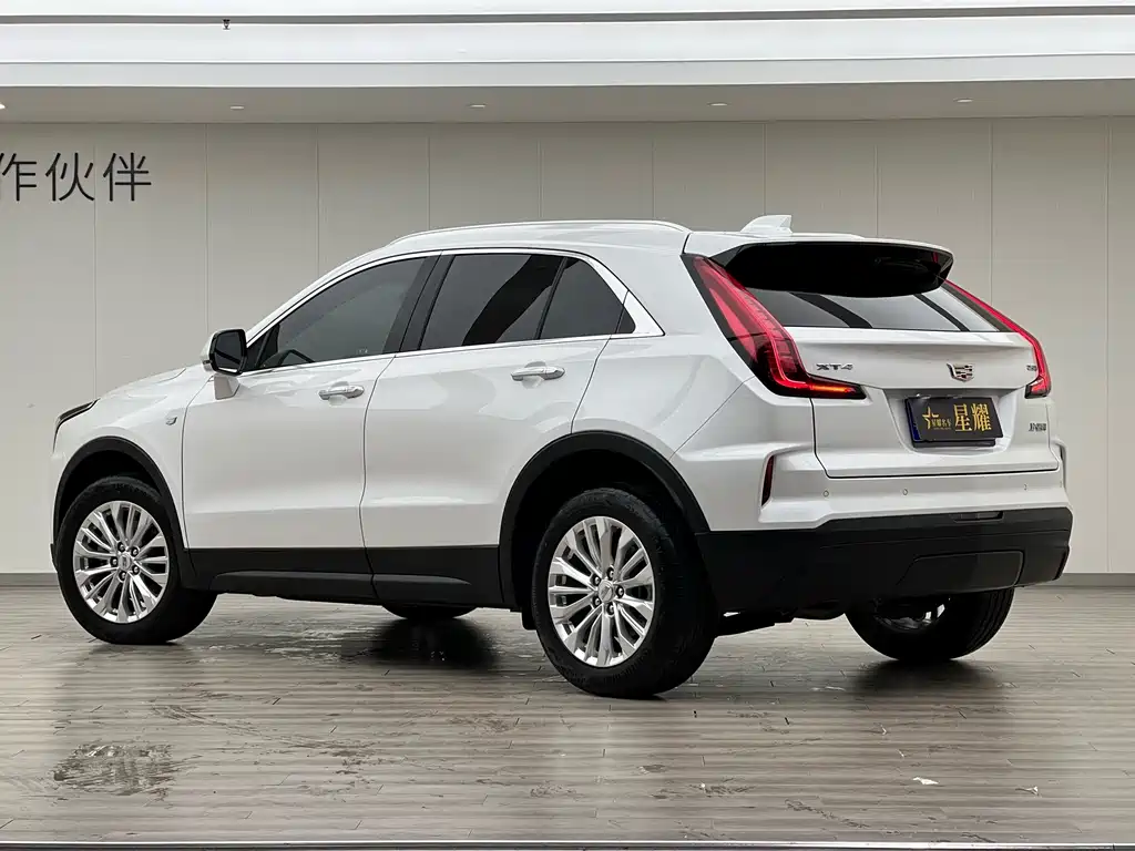 Cadillac XT4 2025 — фото 13