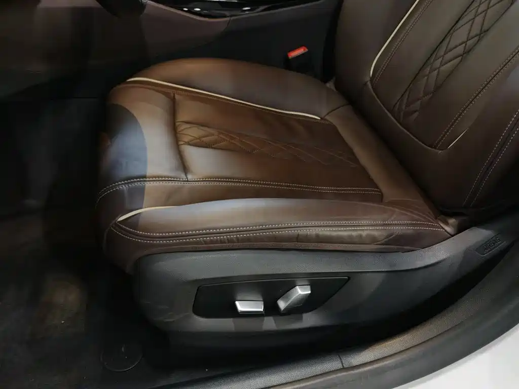 BMW 5 Series New Energy 2018 — фото 20