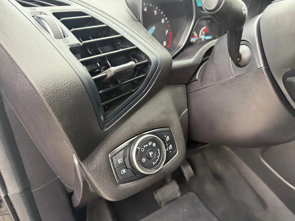 Ford Kuga 2016 — фото 12