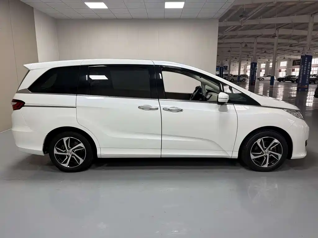 Honda Odyssey 2016 — фото 8