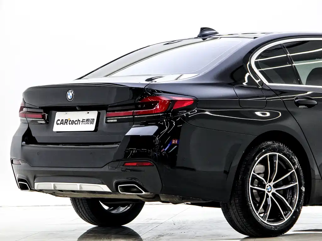 BMW 5 Series 2023 — фото 10