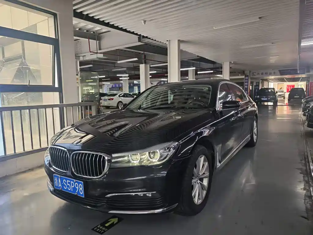 BMW 7 Series 2017 — фото 1