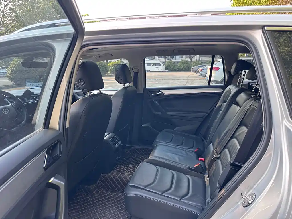 Volkswagen Tiguan L 2018 — фото 6