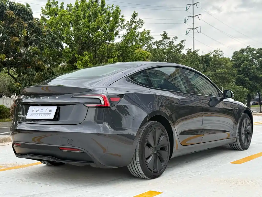 Tesla Model 3 2025 — фото 13