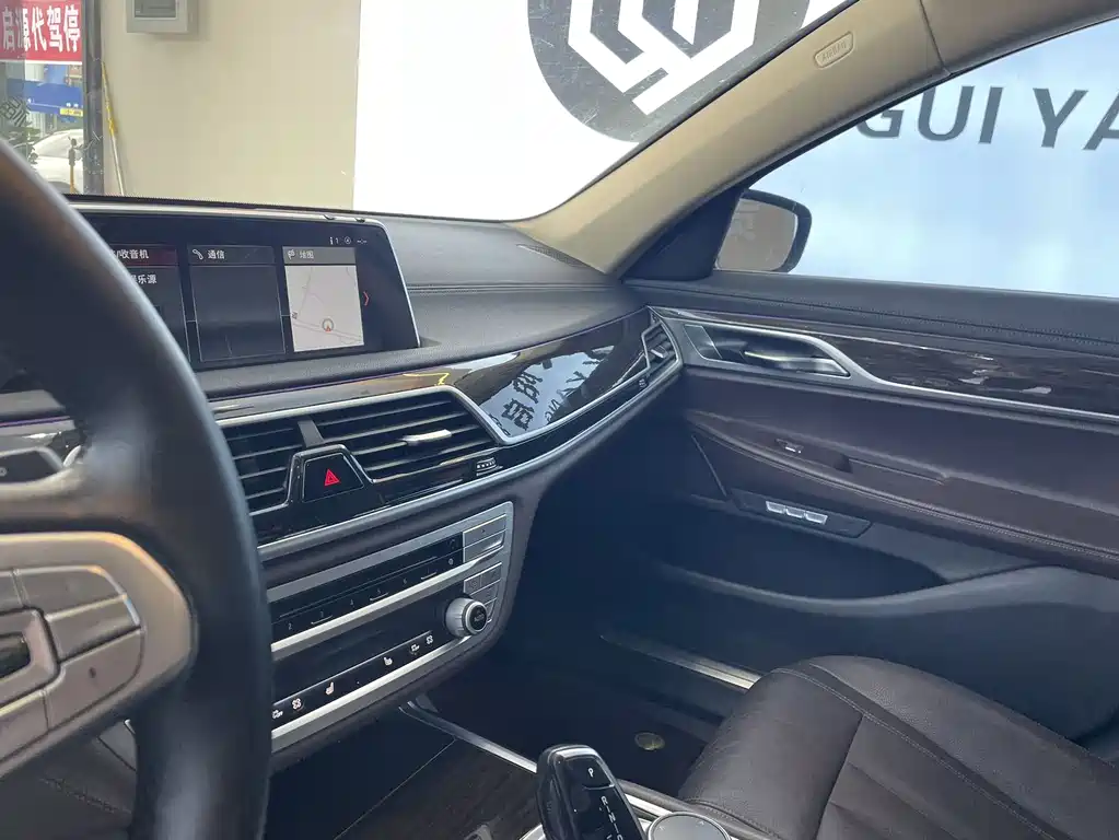 BMW 7 Series 2017 — фото 13
