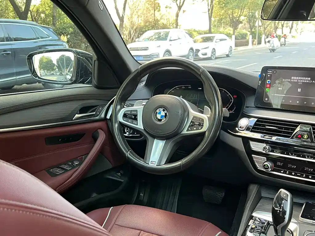 BMW 5 Series 2022 — фото 17