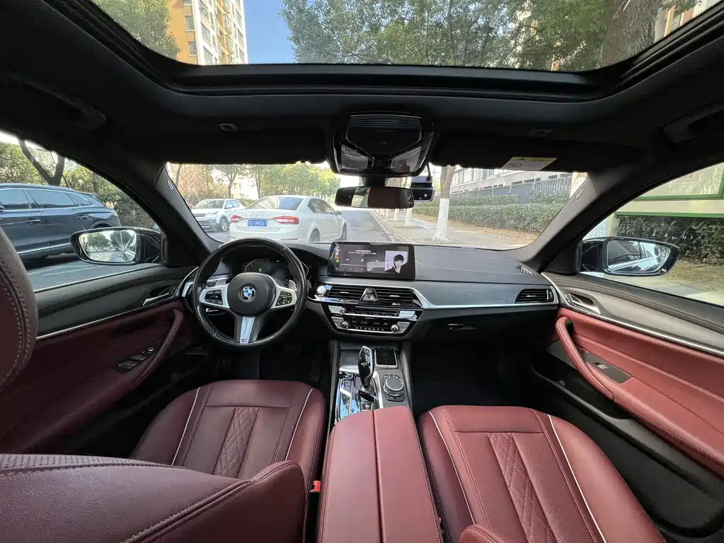 BMW 5 Series 2022 — фото 14