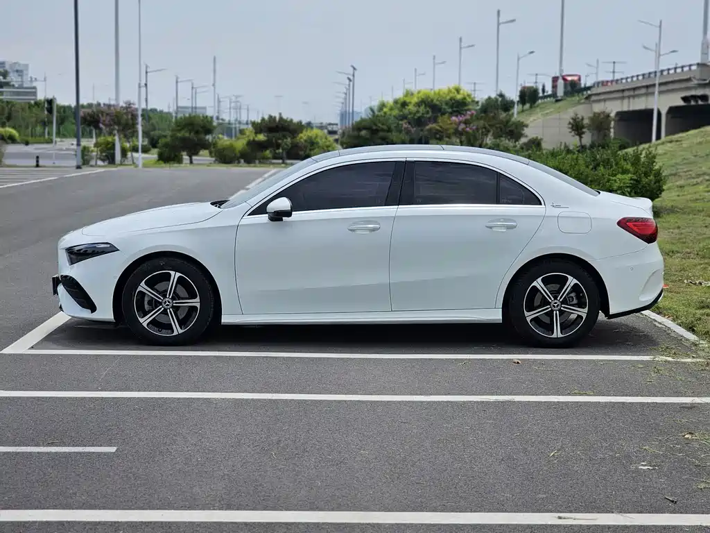 Mercedes-Benz A-Class 2025 — фото 9