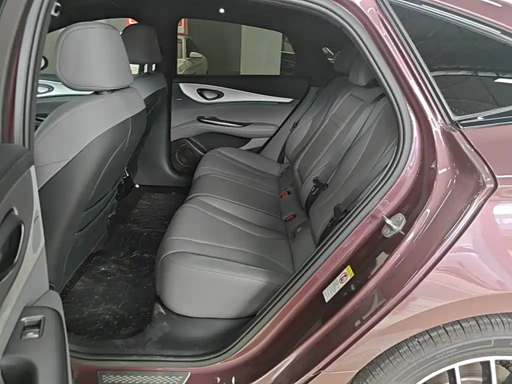 BYD Seal 07 DM-i 2025 — фото 17
