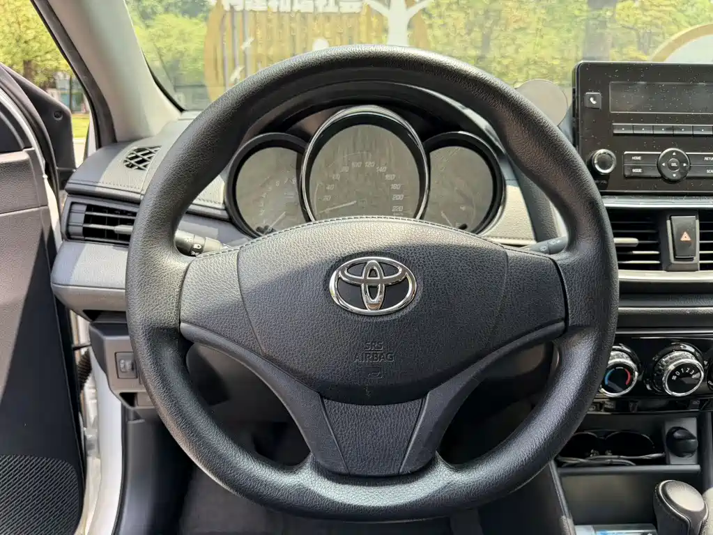 Toyota Yaris L 2020 — фото 13