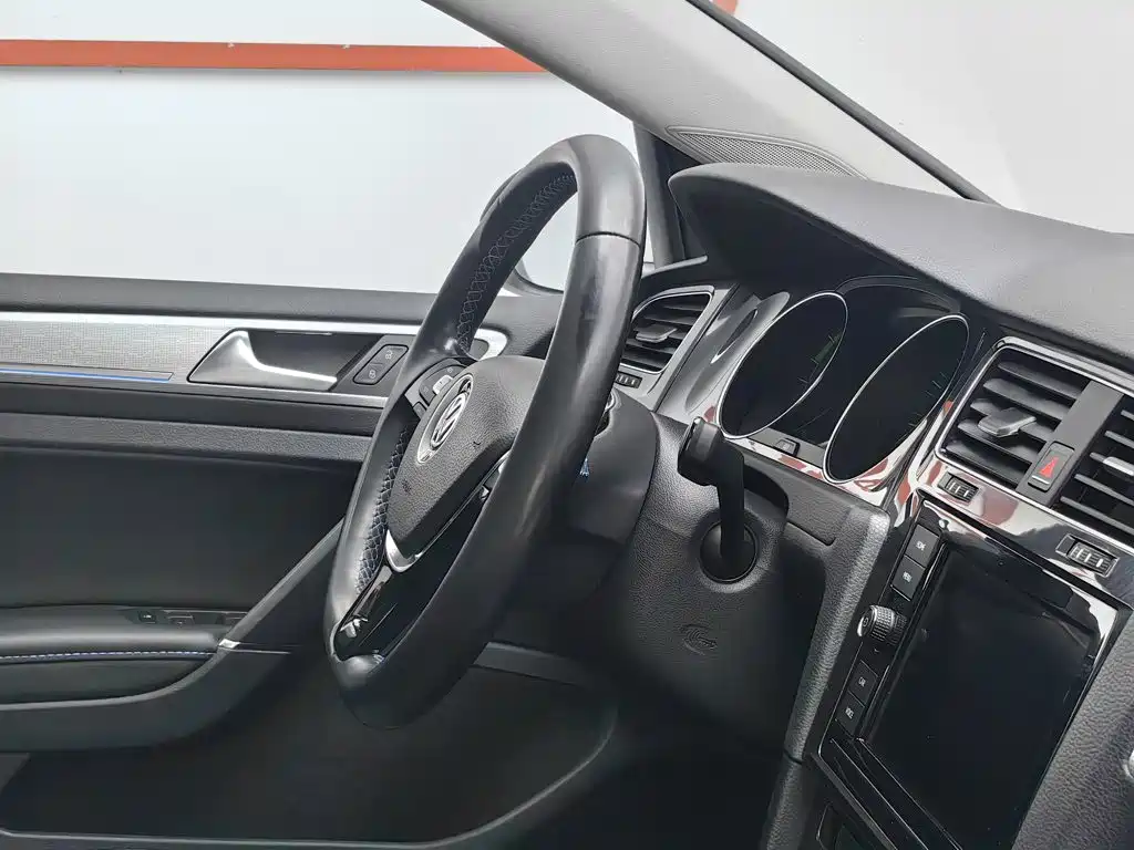 Volkswagen Golf Pure Electric 2020 — фото 22
