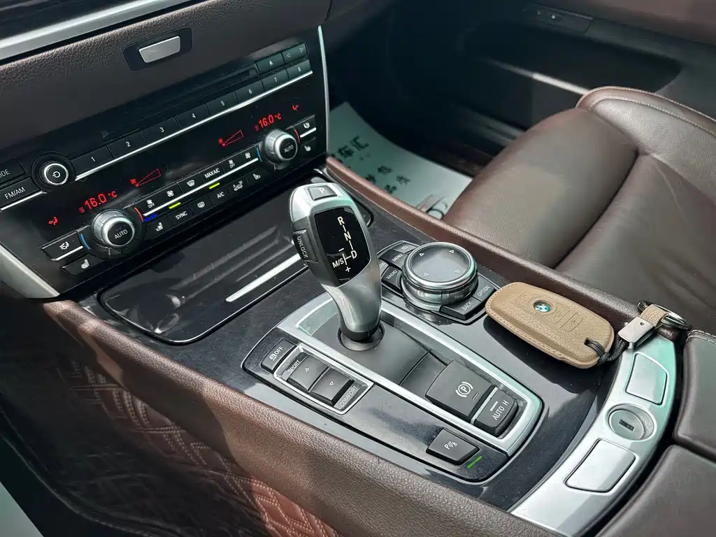 BMW 5 Series GT 2014 — фото 13