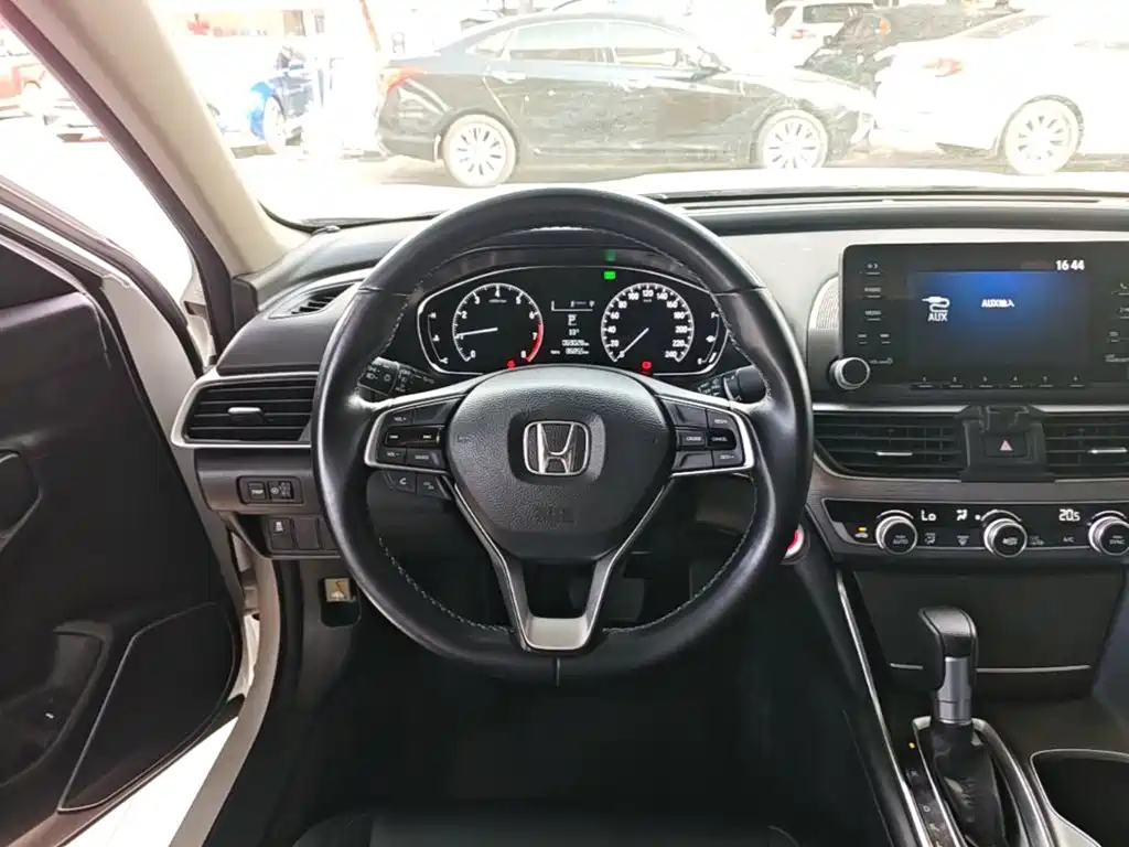 Honda Accord 2020 — фото 11