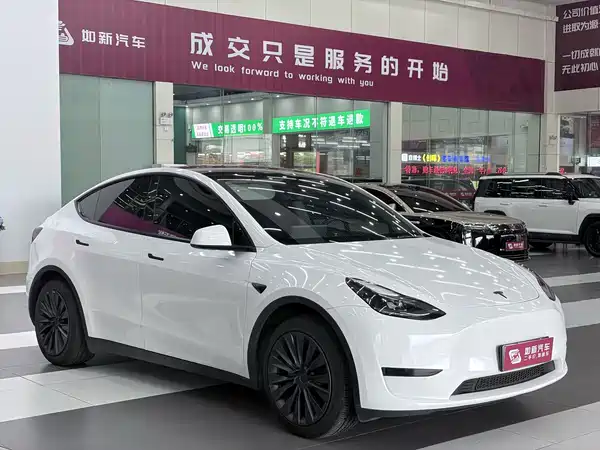 Tesla Model Y 2024