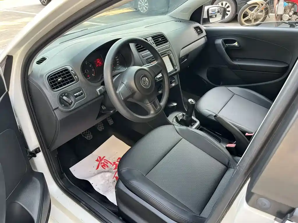 Volkswagen Polo 2012 — фото 6