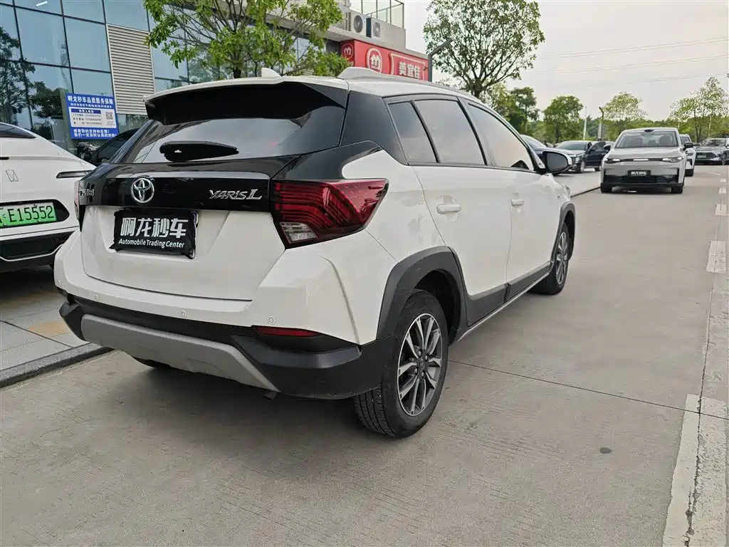 Toyota Yaris L 2023 — фото 20
