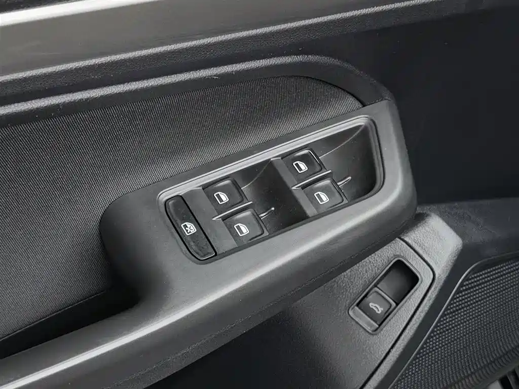 Volkswagen Lavida 2018 — фото 9