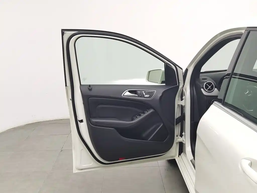 Mercedes-Benz B-Class 2018 — фото 8