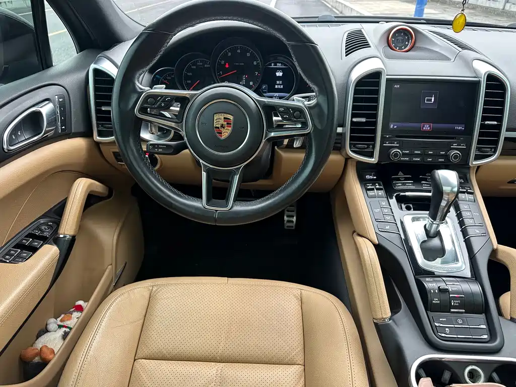 Porsche Cayenne 2017 — фото 8