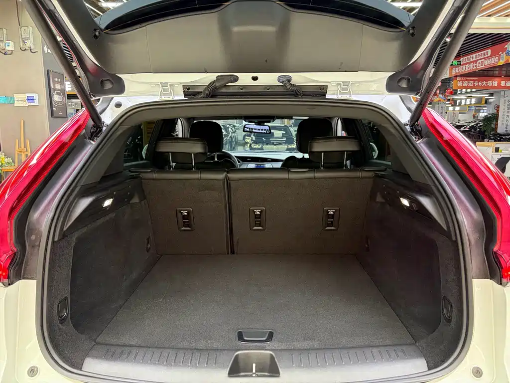 Cadillac XT4 2022 — фото 14