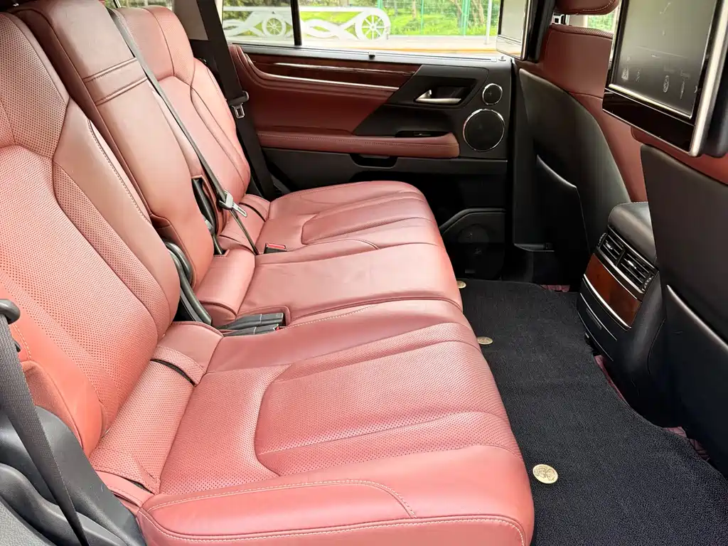 Lexus LX 2018 — фото 18